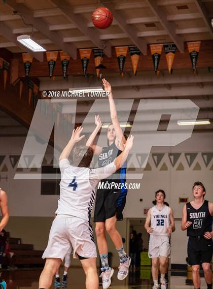Thumbnail 2 in Pleasant Valley vs. South Medford photogallery.