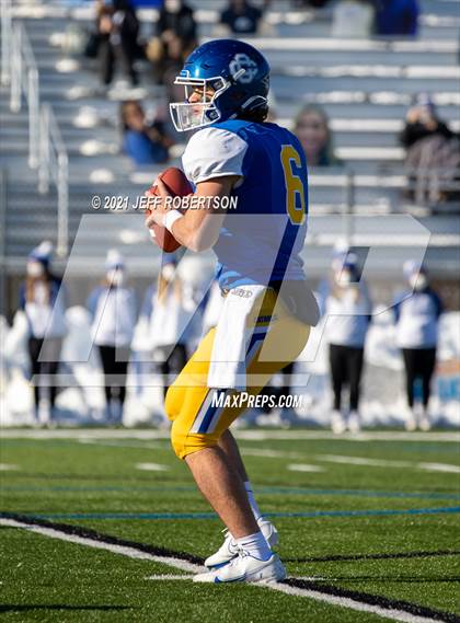 Thumbnail 3 in Catholic Central vs. Oakridge (MHSAA D5 Regional Final) photogallery.
