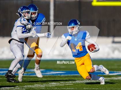 Thumbnail 2 in Catholic Central vs. Oakridge (MHSAA D5 Regional Final) photogallery.