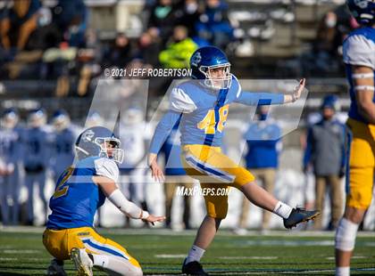 Thumbnail 2 in Catholic Central vs. Oakridge (MHSAA D5 Regional Final) photogallery.