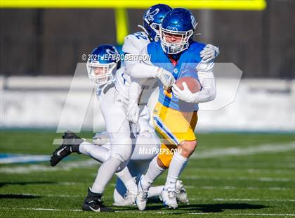 Thumbnail 3 in Catholic Central vs. Oakridge (MHSAA D5 Regional Final) photogallery.