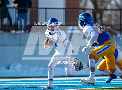 Thumbnail 1 in Catholic Central vs. Oakridge (MHSAA D5 Regional Final) photogallery.