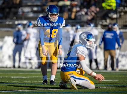 Thumbnail 2 in Catholic Central vs. Oakridge (MHSAA D5 Regional Final) photogallery.