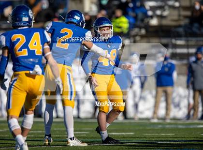 Thumbnail 2 in Catholic Central vs. Oakridge (MHSAA D5 Regional Final) photogallery.