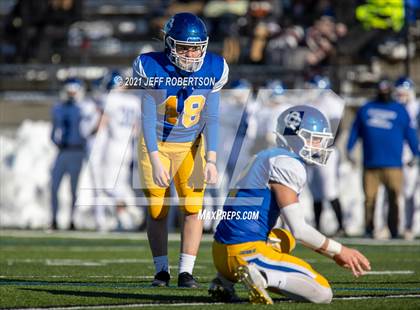 Thumbnail 3 in Catholic Central vs. Oakridge (MHSAA D5 Regional Final) photogallery.