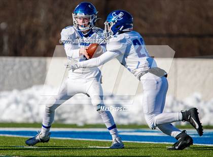 Thumbnail 2 in Catholic Central vs. Oakridge (MHSAA D5 Regional Final) photogallery.