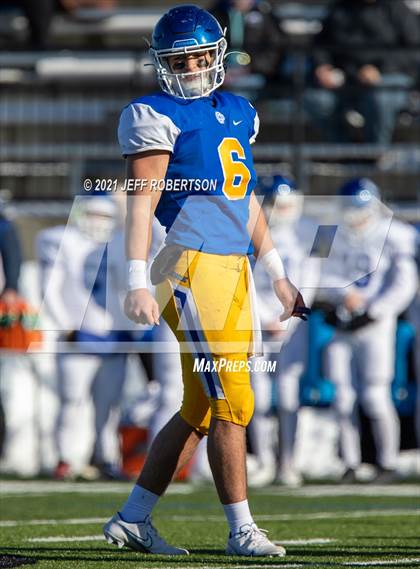 Thumbnail 1 in Catholic Central vs. Oakridge (MHSAA D5 Regional Final) photogallery.