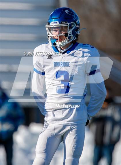 Thumbnail 3 in Catholic Central vs. Oakridge (MHSAA D5 Regional Final) photogallery.