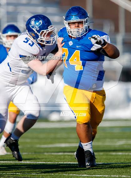 Thumbnail 1 in Catholic Central vs. Oakridge (MHSAA D5 Regional Final) photogallery.