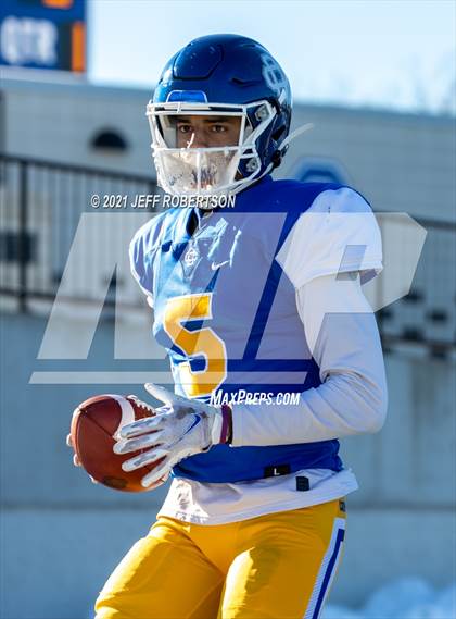 Thumbnail 1 in Catholic Central vs. Oakridge (MHSAA D5 Regional Final) photogallery.
