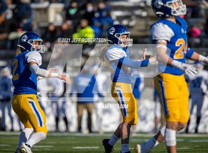 Thumbnail 3 in Catholic Central vs. Oakridge (MHSAA D5 Regional Final) photogallery.