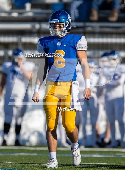 Thumbnail 2 in Catholic Central vs. Oakridge (MHSAA D5 Regional Final) photogallery.