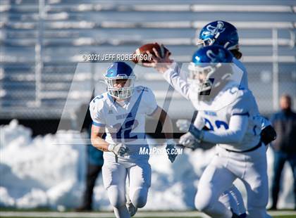 Thumbnail 2 in Catholic Central vs. Oakridge (MHSAA D5 Regional Final) photogallery.