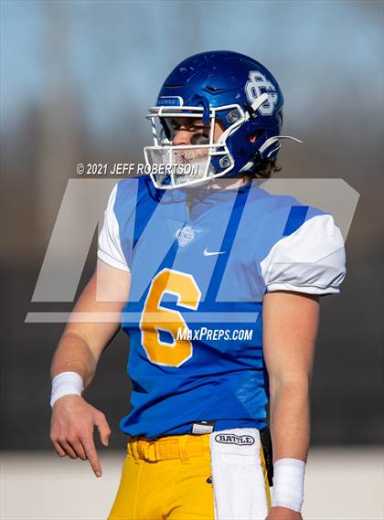 Thumbnail 2 in Catholic Central vs. Oakridge (MHSAA D5 Regional Final) photogallery.