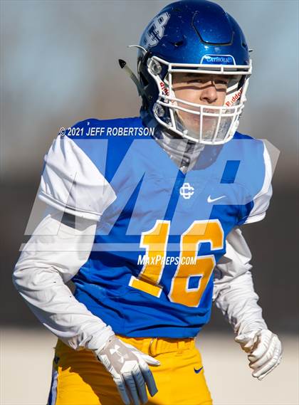 Thumbnail 3 in Catholic Central vs. Oakridge (MHSAA D5 Regional Final) photogallery.