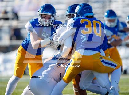 Thumbnail 2 in Catholic Central vs. Oakridge (MHSAA D5 Regional Final) photogallery.