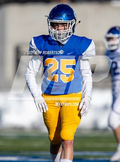 Thumbnail 3 in Catholic Central vs. Oakridge (MHSAA D5 Regional Final) photogallery.