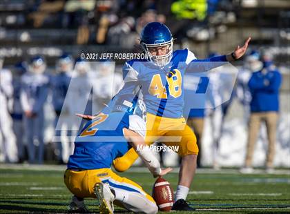 Thumbnail 3 in Catholic Central vs. Oakridge (MHSAA D5 Regional Final) photogallery.