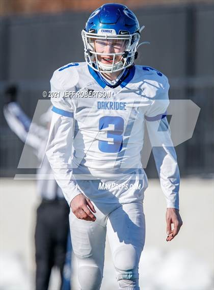 Thumbnail 2 in Catholic Central vs. Oakridge (MHSAA D5 Regional Final) photogallery.