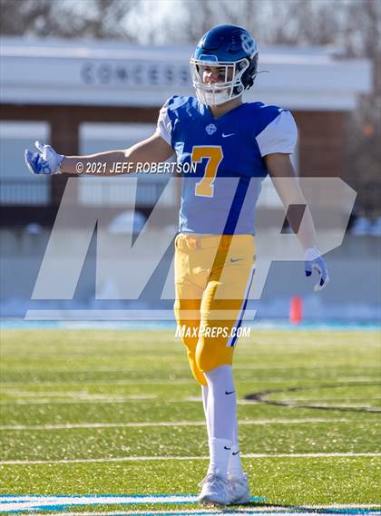 Thumbnail 3 in Catholic Central vs. Oakridge (MHSAA D5 Regional Final) photogallery.