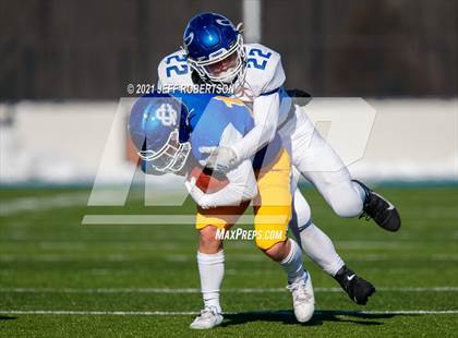 Thumbnail 3 in Catholic Central vs. Oakridge (MHSAA D5 Regional Final) photogallery.