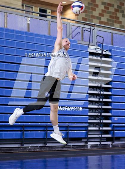 Thumbnail 3 in Niwot vs Grandview (CHSAA 5A Round 2) photogallery.