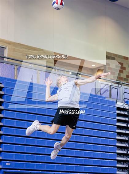 Thumbnail 3 in Niwot vs Grandview (CHSAA 5A Round 2) photogallery.
