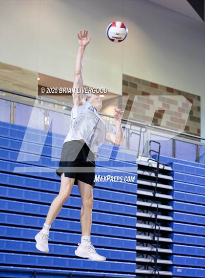 Thumbnail 2 in Niwot vs Grandview (CHSAA 5A Round 2) photogallery.