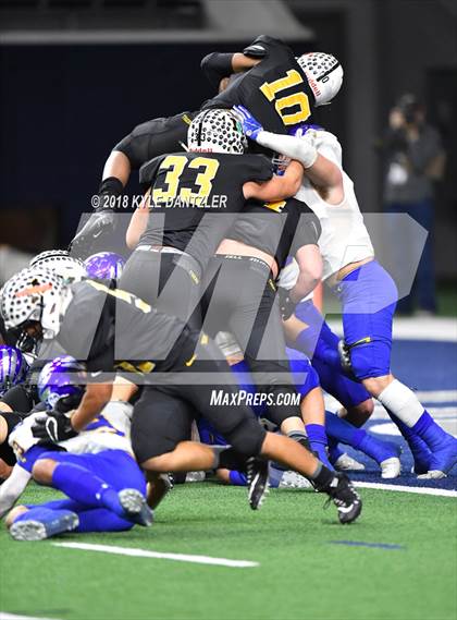 Thumbnail 2 in Malakoff vs Brock (UIL 3A Division 1 Semifinal) photogallery.