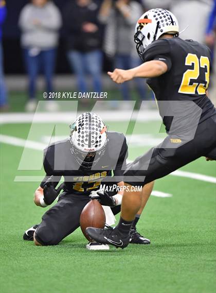 Thumbnail 3 in Malakoff vs Brock (UIL 3A Division 1 Semifinal) photogallery.