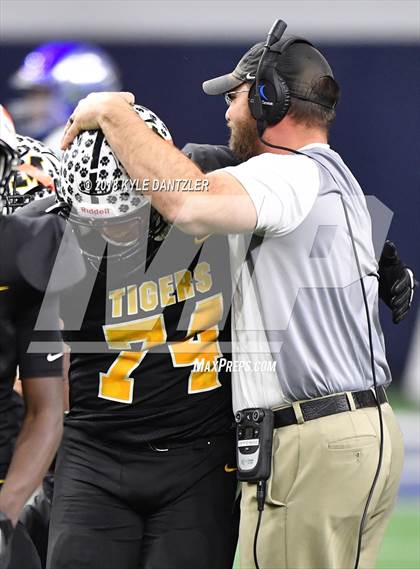 Thumbnail 2 in Malakoff vs Brock (UIL 3A Division 1 Semifinal) photogallery.