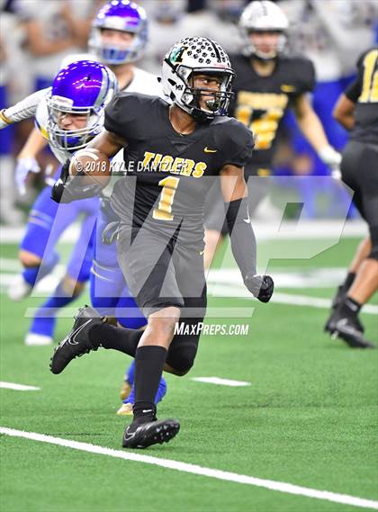 Thumbnail 2 in Malakoff vs Brock (UIL 3A Division 1 Semifinal) photogallery.