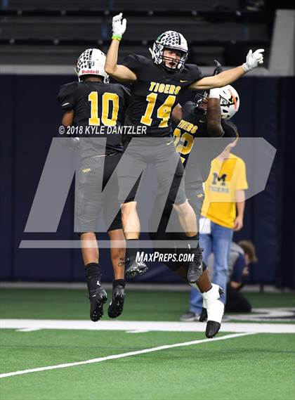 Thumbnail 1 in Malakoff vs Brock (UIL 3A Division 1 Semifinal) photogallery.