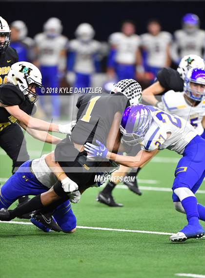 Thumbnail 2 in Malakoff vs Brock (UIL 3A Division 1 Semifinal) photogallery.