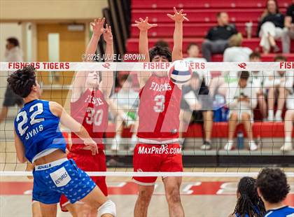 Thumbnail 1 in Fishers vs. Hamilton Southeastern (IHSAA Sectional 8 Round 1) photogallery.