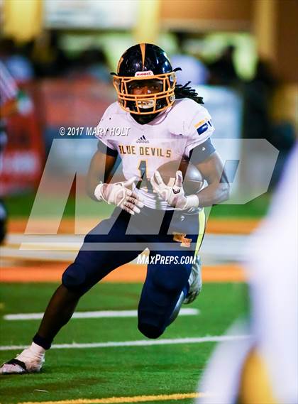 Thumbnail 1 in Winter Haven @ Lakeland (FHSAA 7A Regional Semifinal) photogallery.