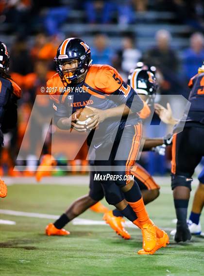 Thumbnail 2 in Winter Haven @ Lakeland (FHSAA 7A Regional Semifinal) photogallery.