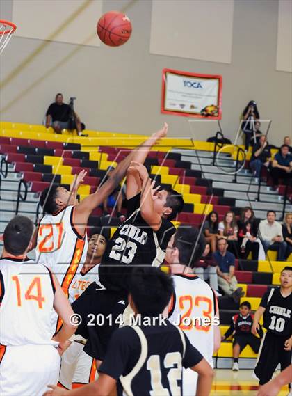 Thumbnail 3 in Corona del Sol vs. Chinle (Hoophall West Tournament) photogallery.