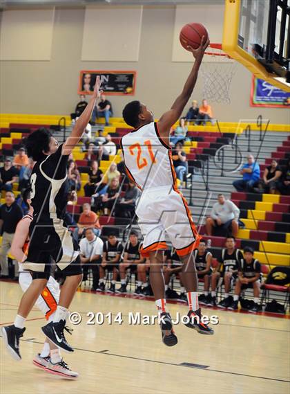 Thumbnail 3 in Corona del Sol vs. Chinle (Hoophall West Tournament) photogallery.