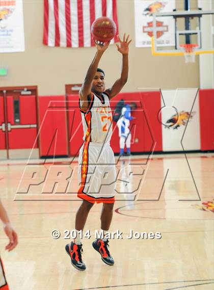 Thumbnail 2 in Corona del Sol vs. Chinle (Hoophall West Tournament) photogallery.