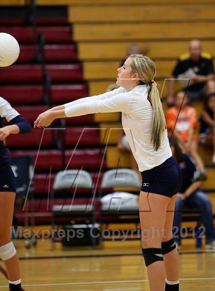Thumbnail 3 in Olathe East vs. Lansing photogallery.