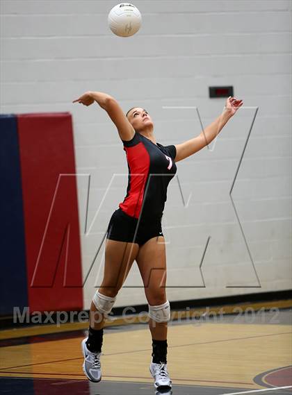 Thumbnail 3 in Olathe East vs. Lansing photogallery.