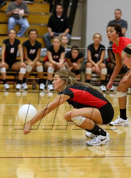 Thumbnail 3 in Olathe East vs. Lansing photogallery.