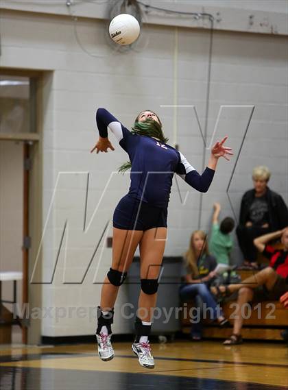 Thumbnail 2 in Olathe East vs. Lansing photogallery.