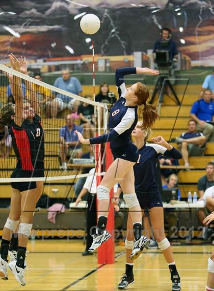 Thumbnail 3 in Olathe East vs. Lansing photogallery.