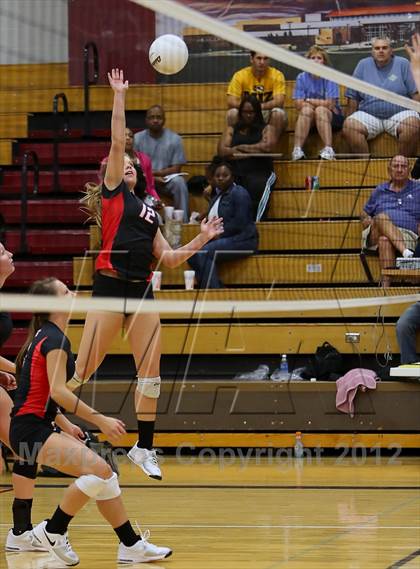 Thumbnail 1 in Olathe East vs. Lansing photogallery.