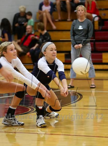 Thumbnail 3 in Olathe East vs. Lansing photogallery.