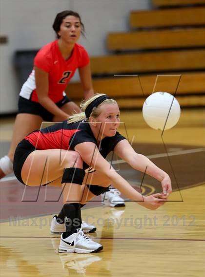 Thumbnail 3 in Olathe East vs. Lansing photogallery.