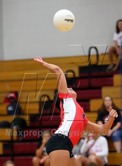 Thumbnail 2 in Olathe East vs. Lansing photogallery.