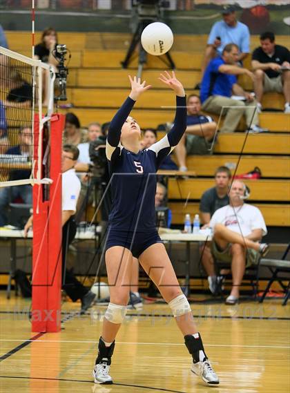 Thumbnail 3 in Olathe East vs. Lansing photogallery.